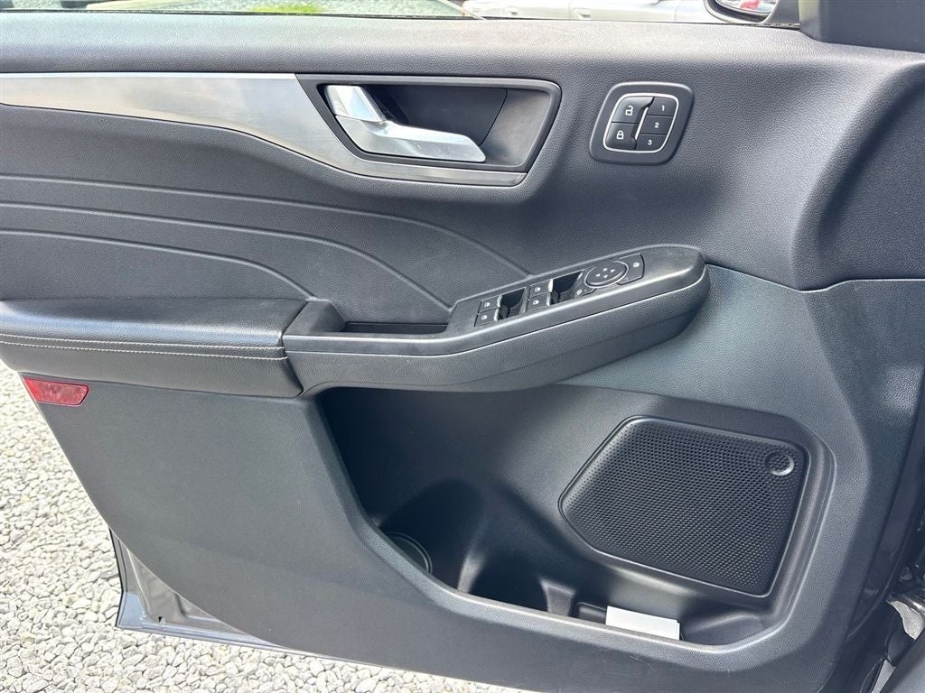 2022 Ford Escape Hybrid Titanium