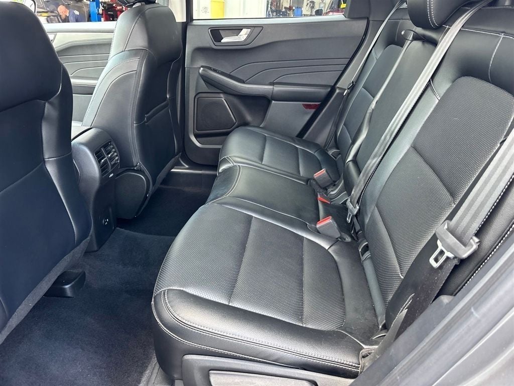 2022 Ford Escape Hybrid Titanium