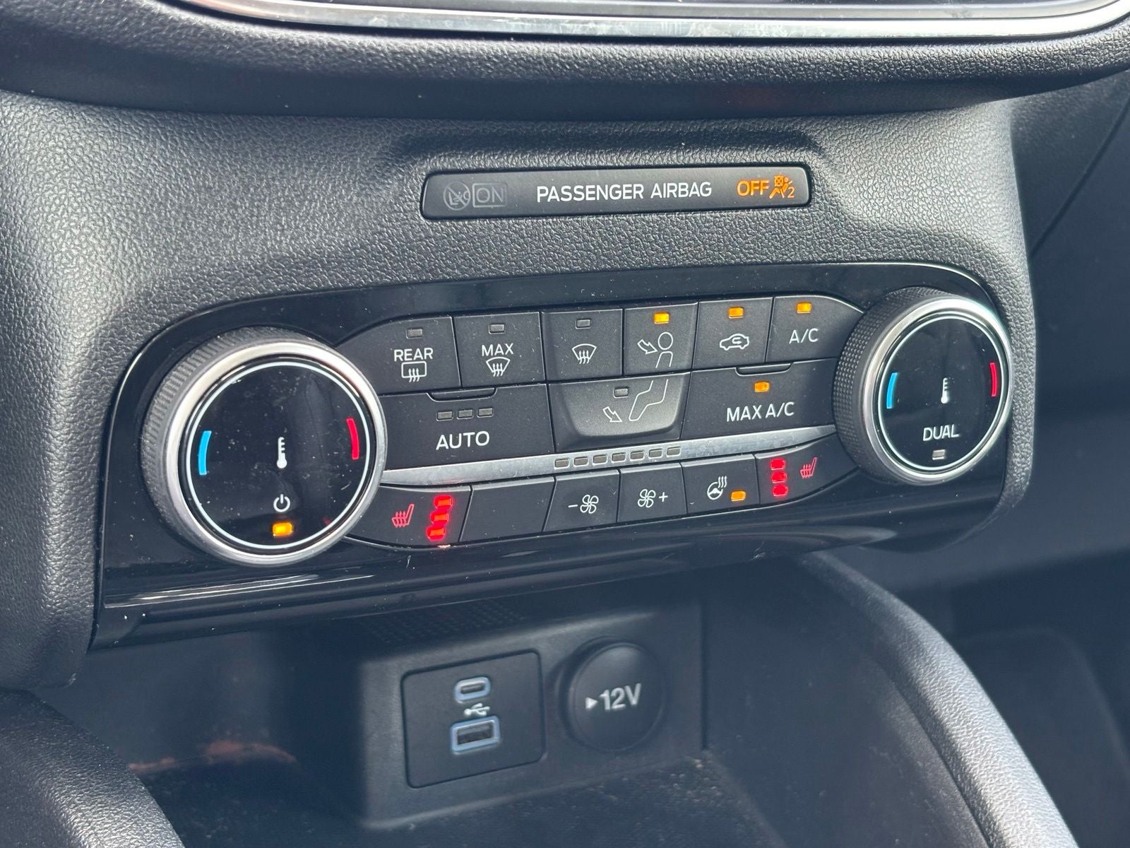 2022 Ford Escape Hybrid Titanium
