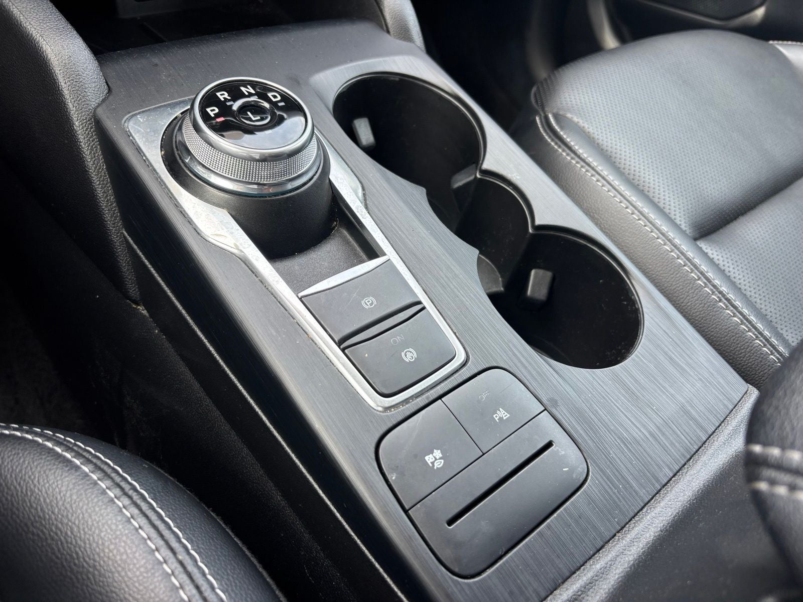 2022 Ford Escape Hybrid Titanium