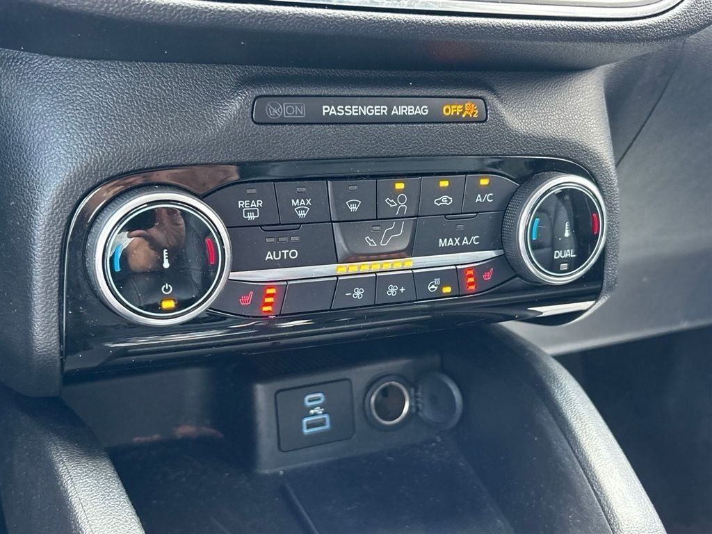 2022 Ford Escape Hybrid Titanium
