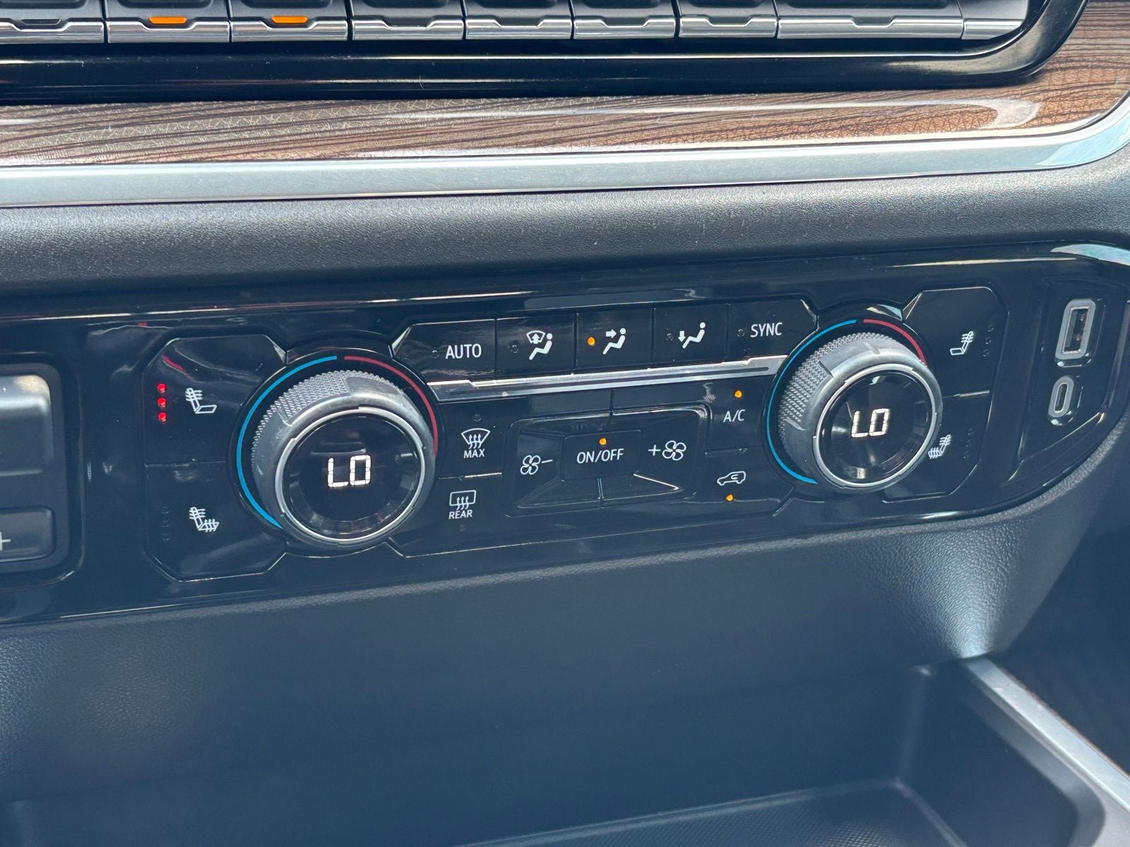 2024 Chevrolet Silverado 1500 LT LT1