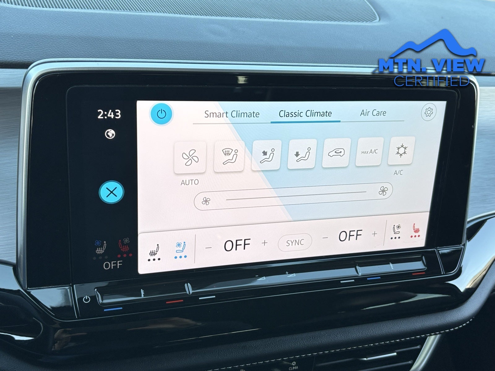 2024 Volkswagen Atlas Cross Sport 2.0T SE w/Technology