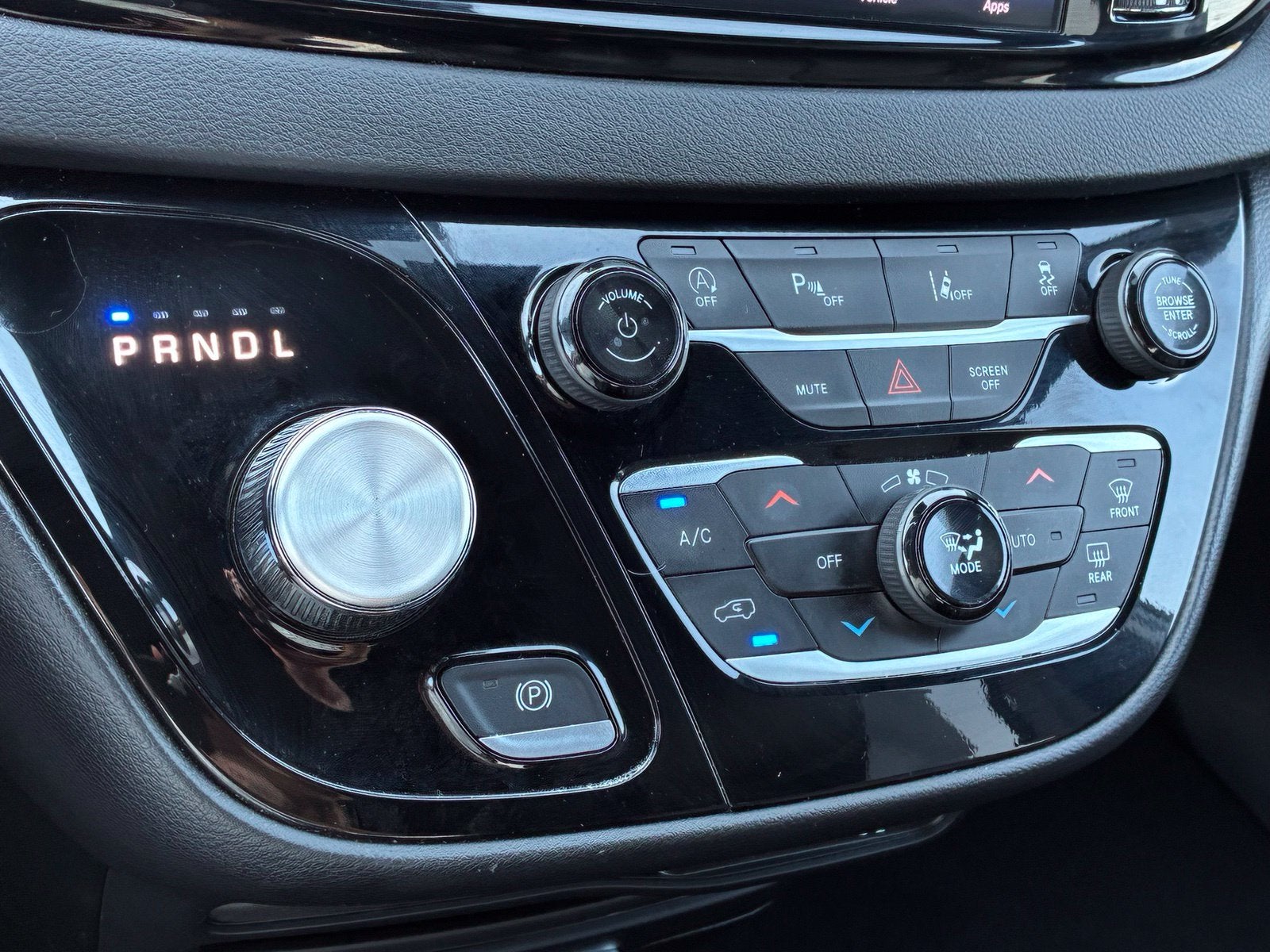2025 Chrysler Pacifica Select