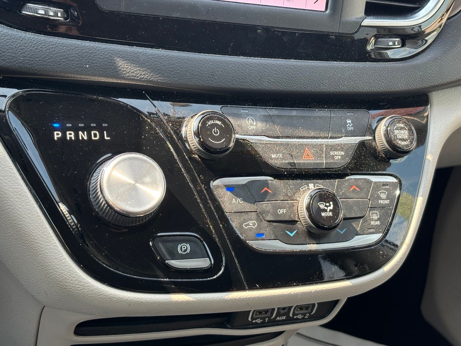 2022 Chrysler Voyager LX