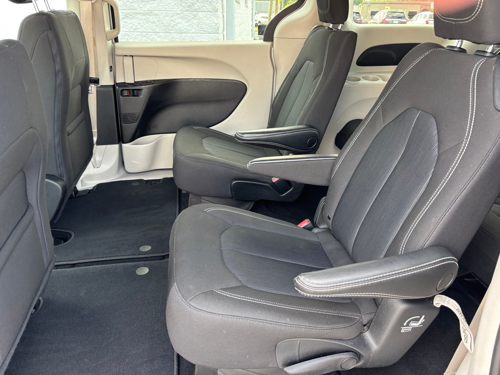 2022 Chrysler Voyager LX