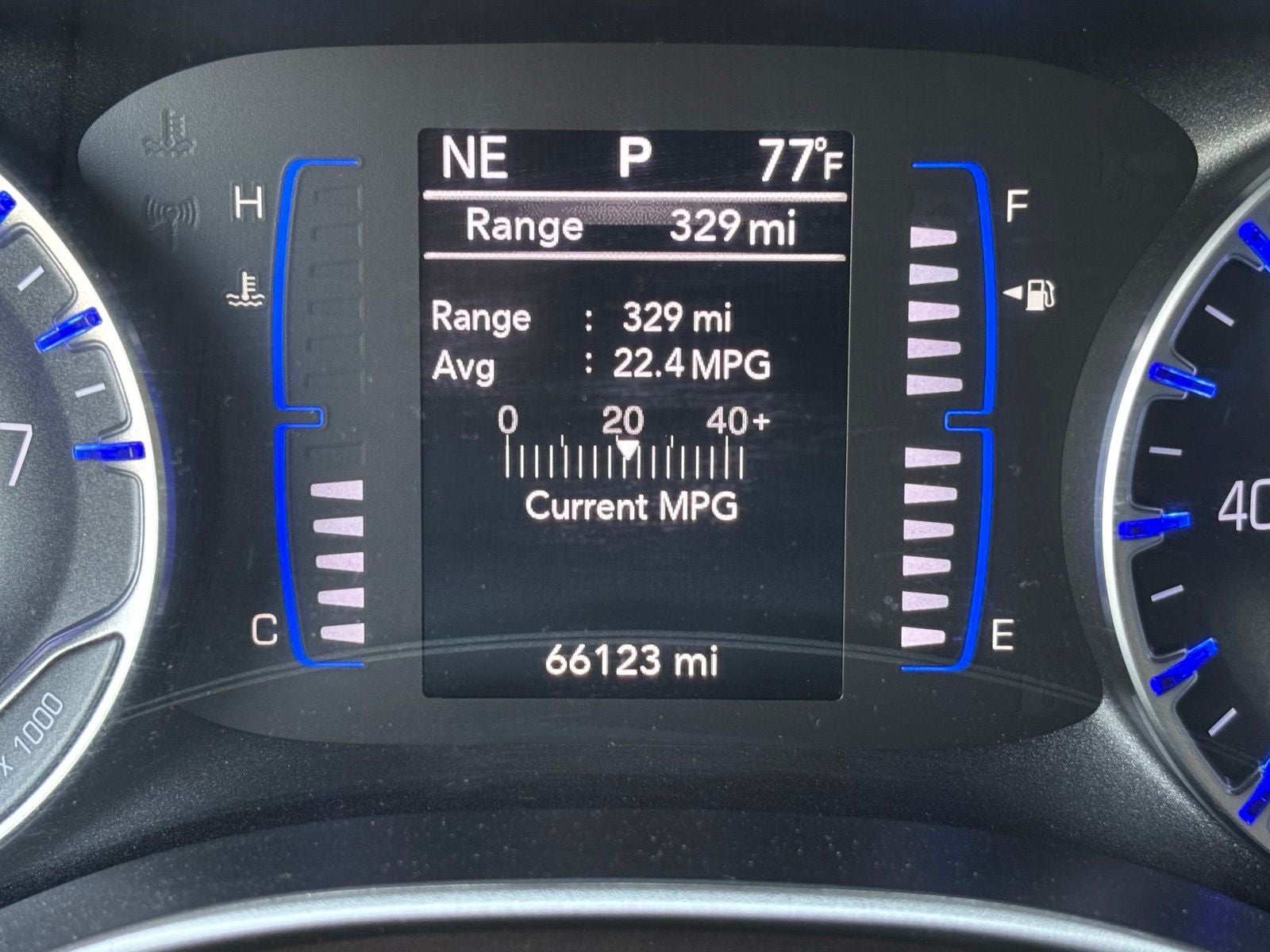 2022 Chrysler Voyager LX
