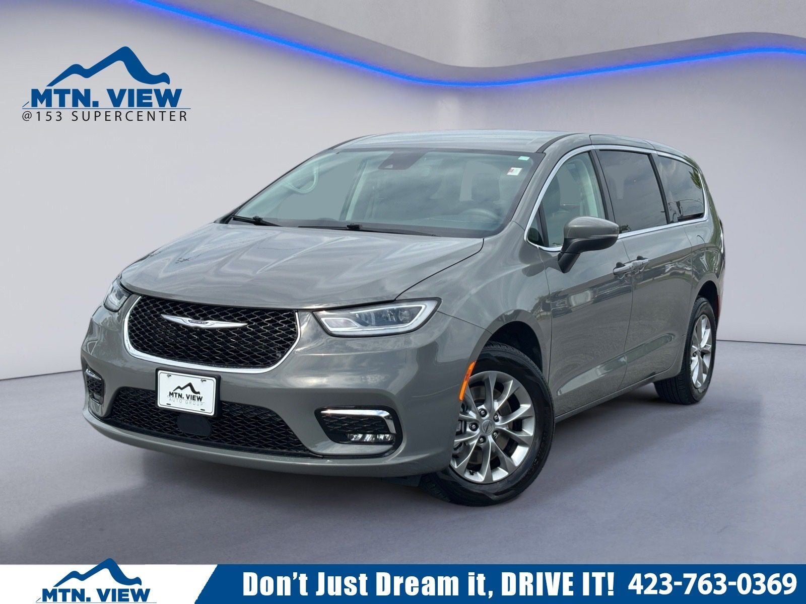 2023 Chrysler Pacifica Touring L AWD's photo