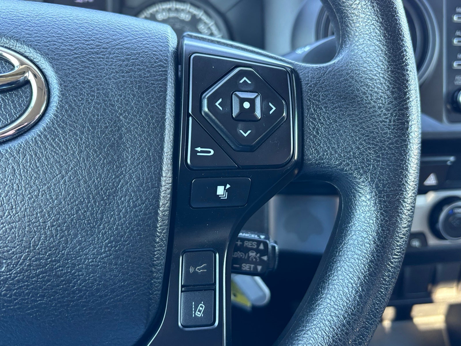 2023 Toyota Tacoma SR V6