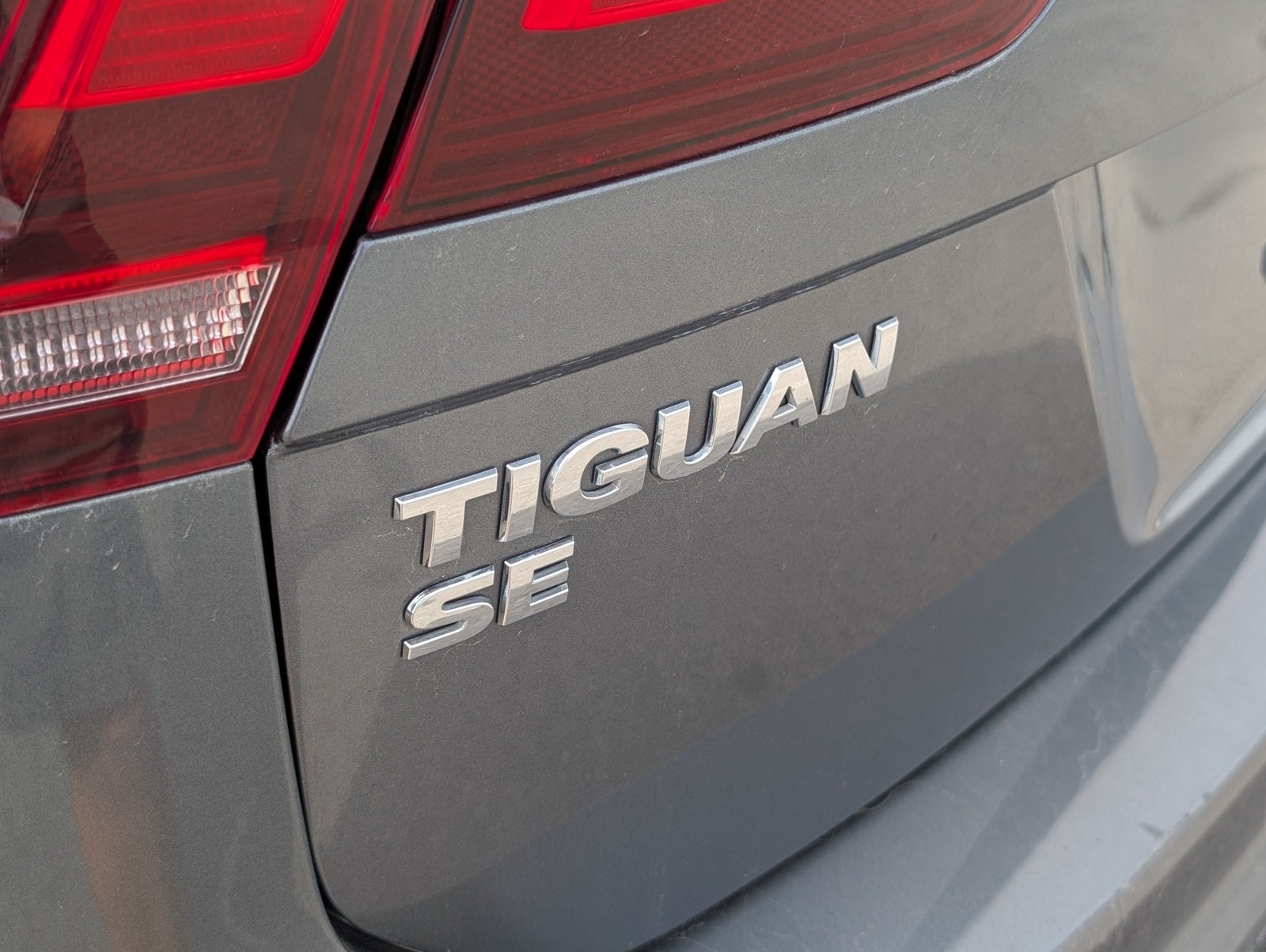 2021 Volkswagen Tiguan 2.0T SE R-Line Black