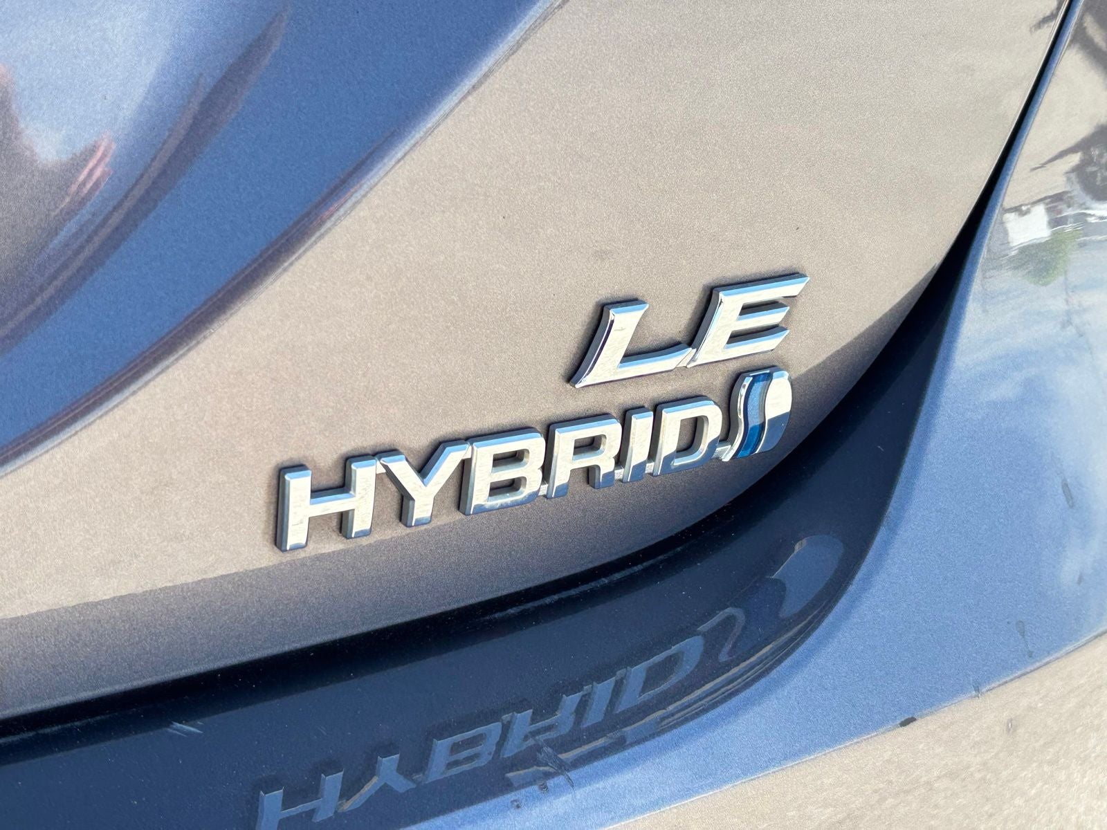 2022 Toyota Camry Hybrid LE
