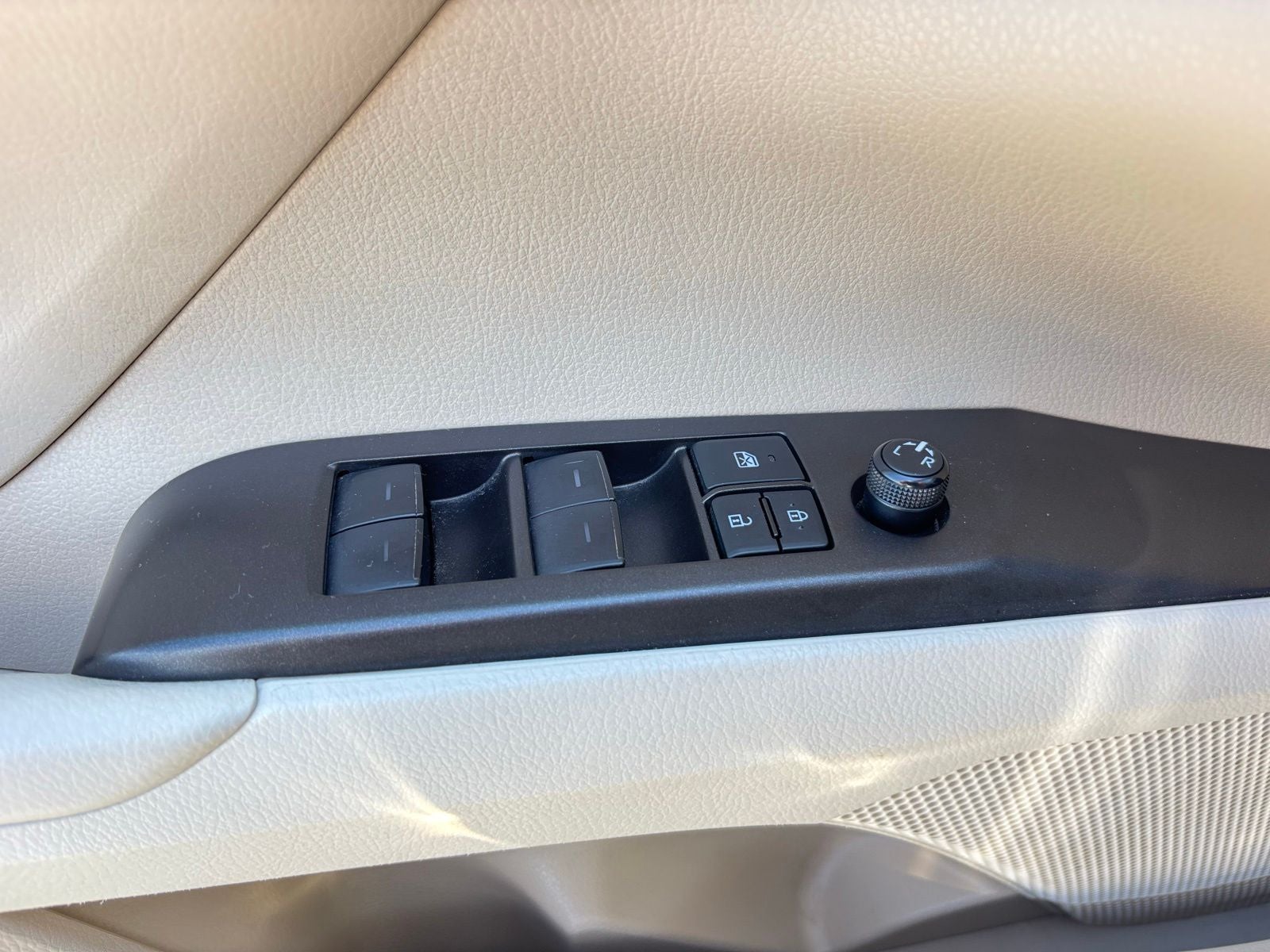 2022 Toyota Camry Hybrid LE