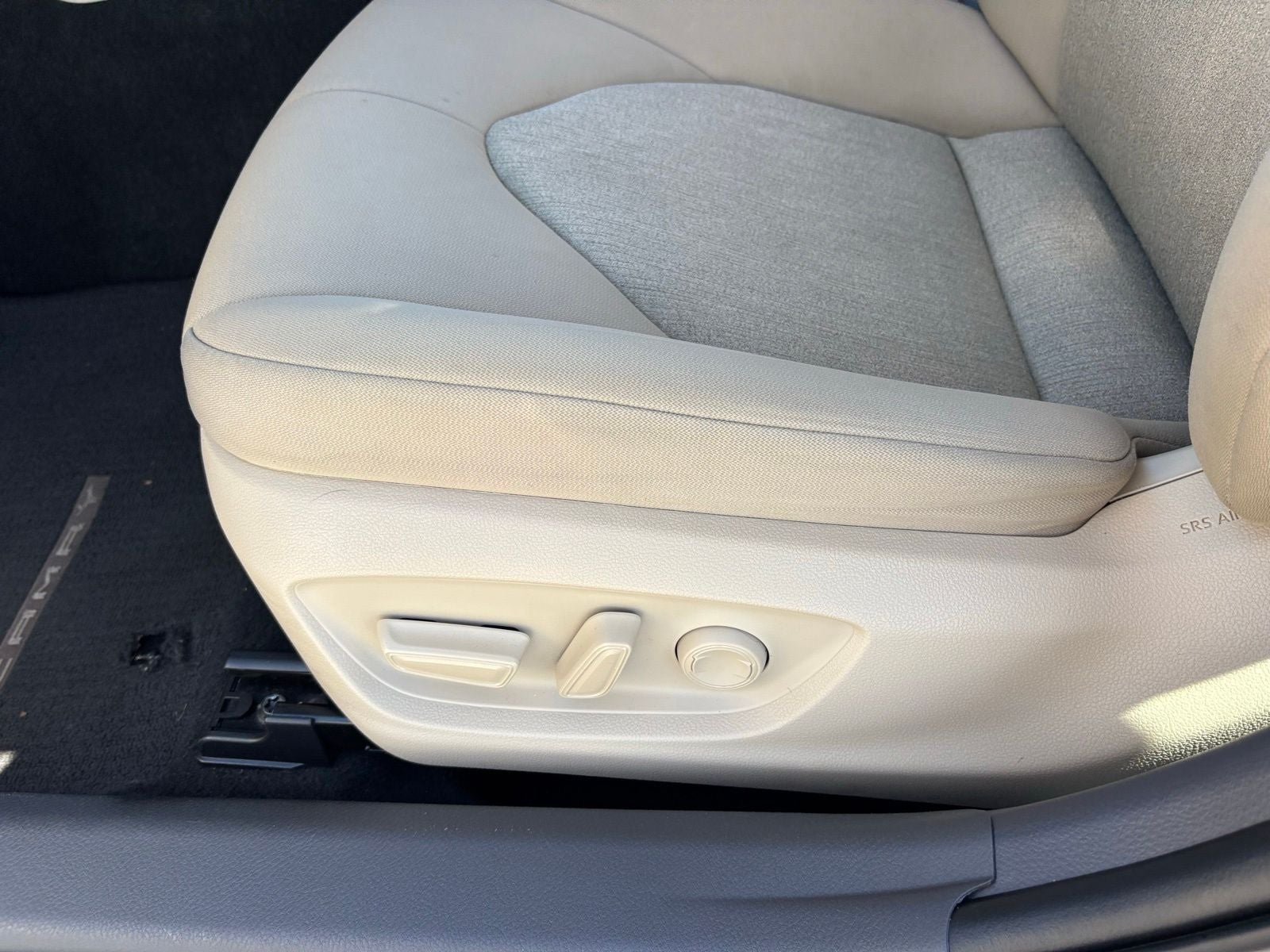 2022 Toyota Camry Hybrid LE