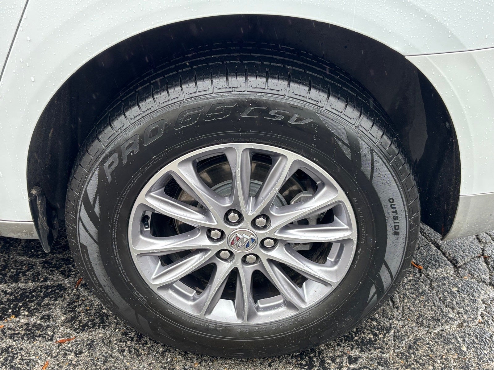 2023 Buick Enclave Essence