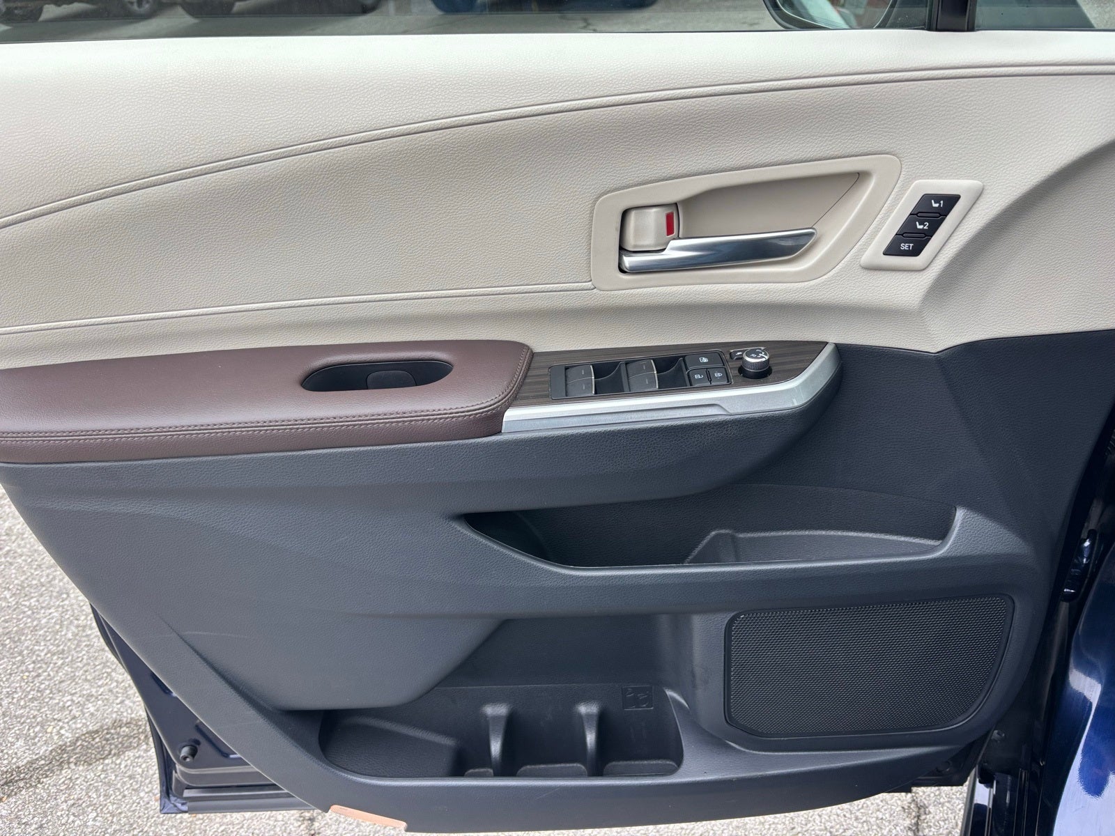 2021 Toyota Sienna Platinum 7 Passenger