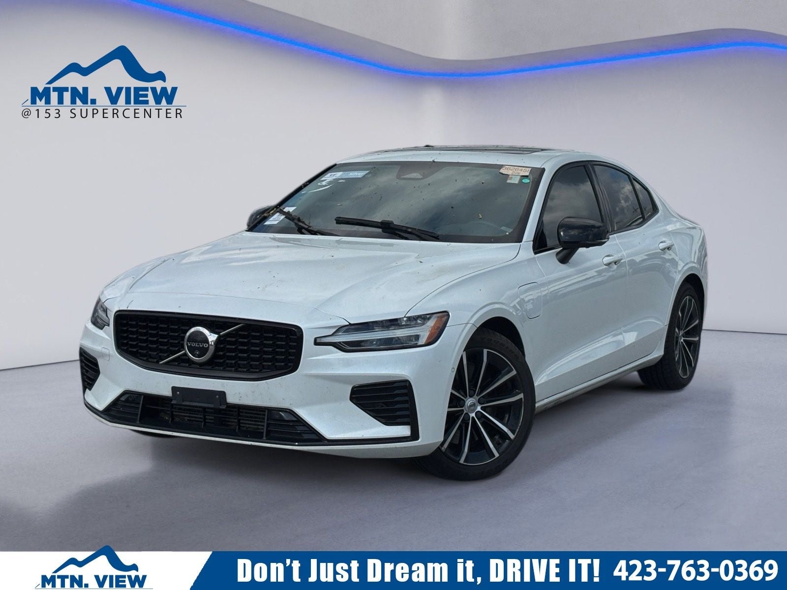 2023 Volvo S60 Recharge Plug-In Hybrid T8 Plus Dark Theme