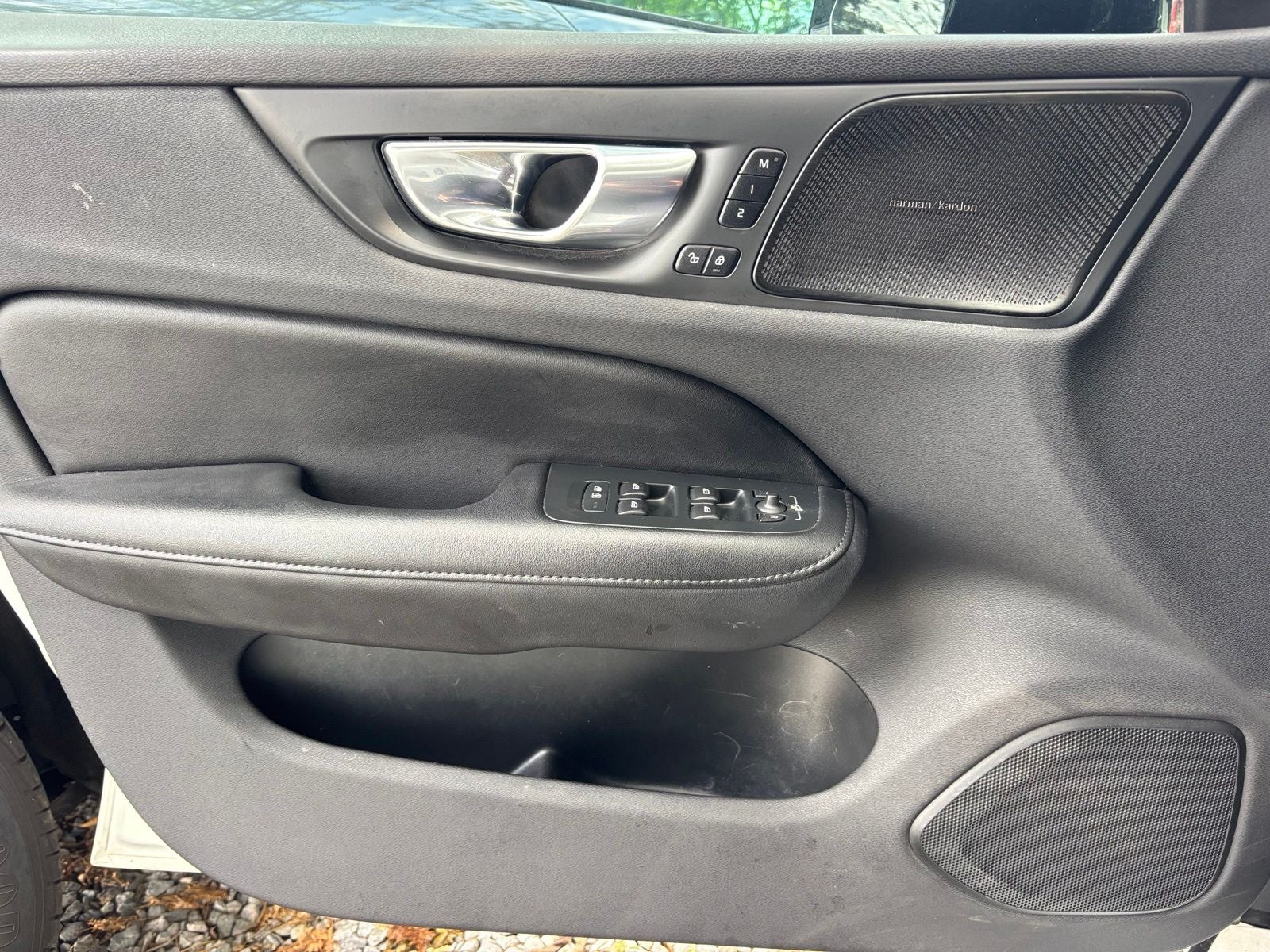2023 Volvo S60 Recharge Plug-In Hybrid T8 Plus Dark Theme