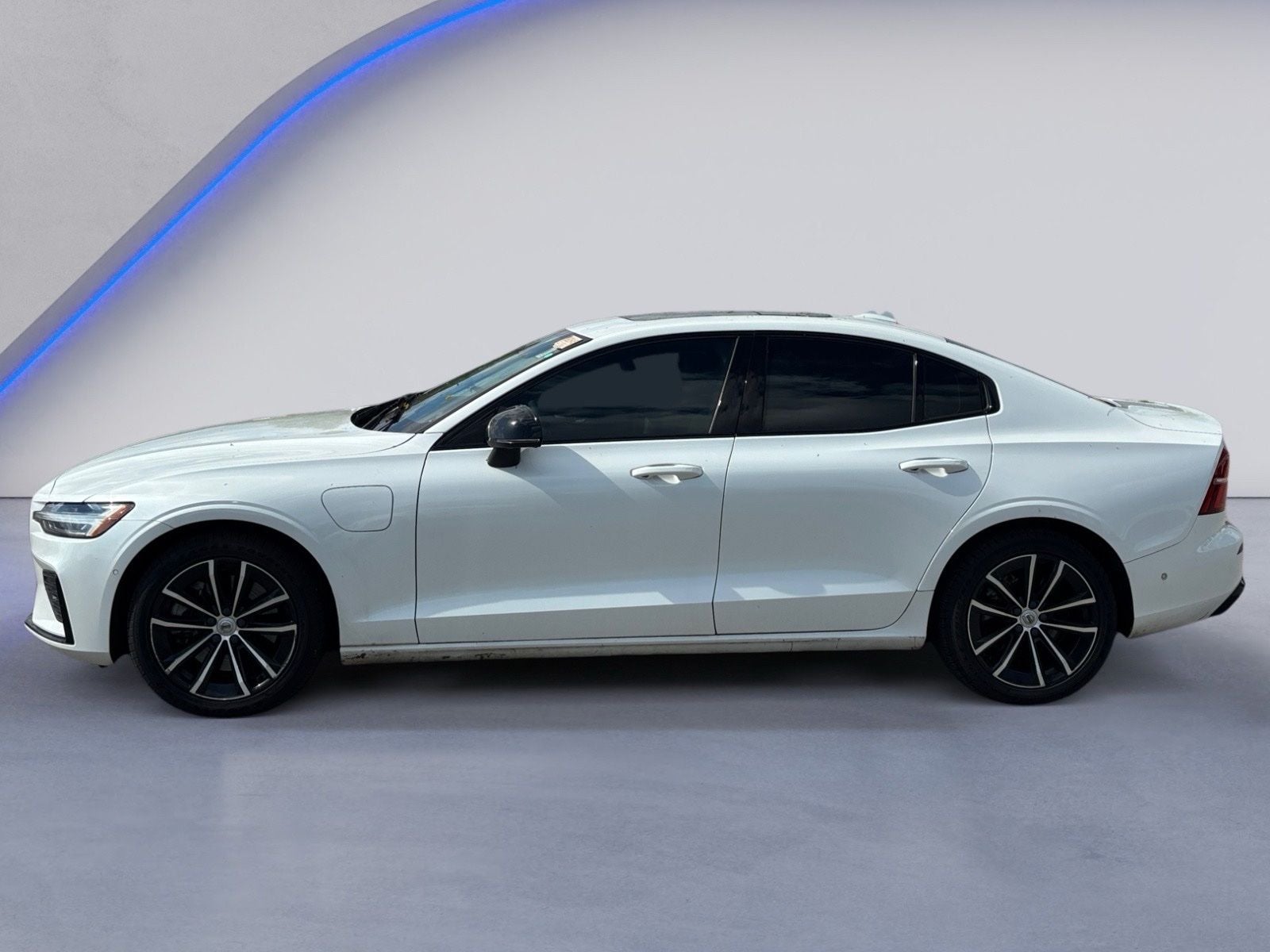 2023 Volvo S60 Recharge Plug-In Hybrid T8 Plus Dark Theme
