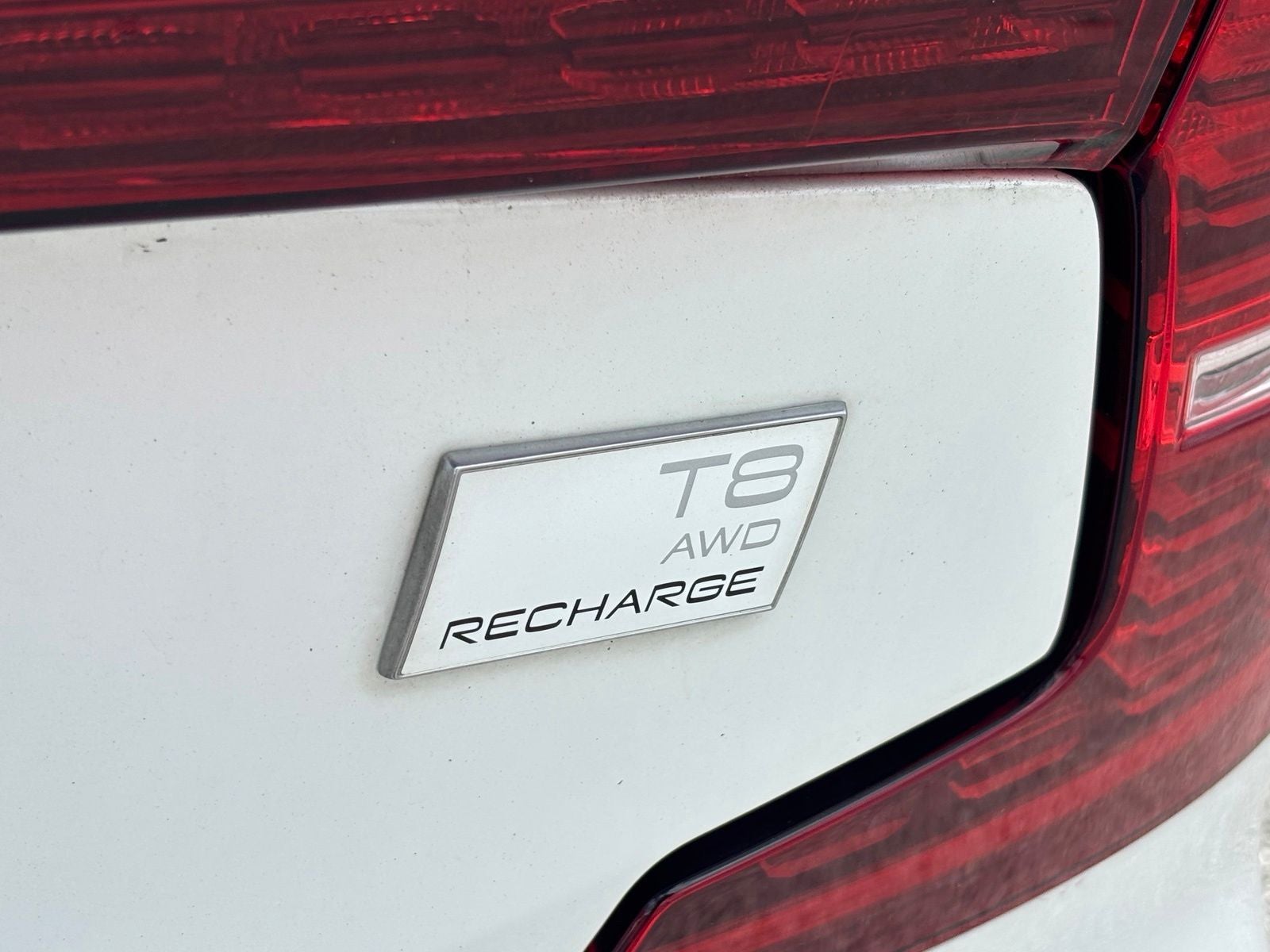 2023 Volvo S60 Recharge Plug-In Hybrid T8 Plus Dark Theme