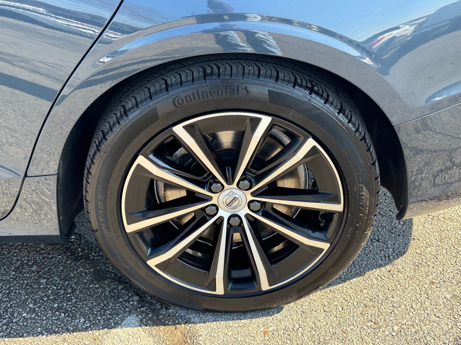 2023 Volvo S60 Recharge Plug-In Hybrid T8 Plus Dark Theme