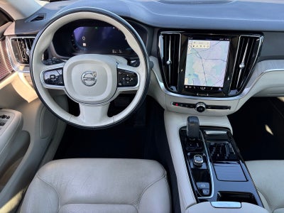 2023 Volvo S60 Recharge Plug-In Hybrid T8 Plus Dark Theme