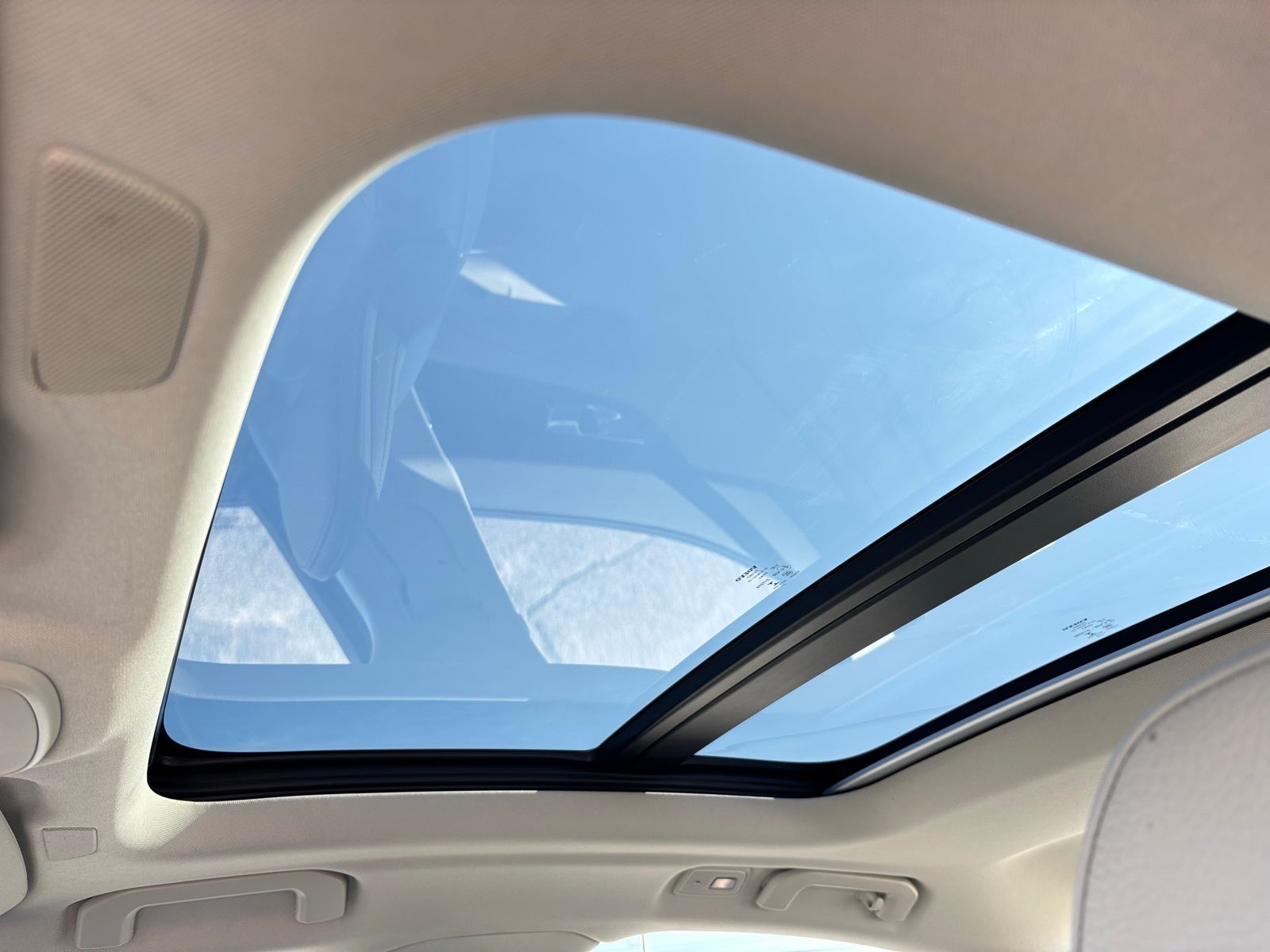 2023 Volvo S60 Recharge Plug-In Hybrid T8 Plus Dark Theme