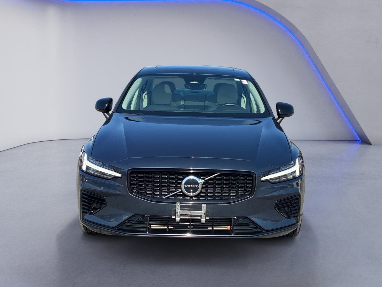 2023 Volvo S60 Recharge Plug-In Hybrid T8 Plus Dark Theme