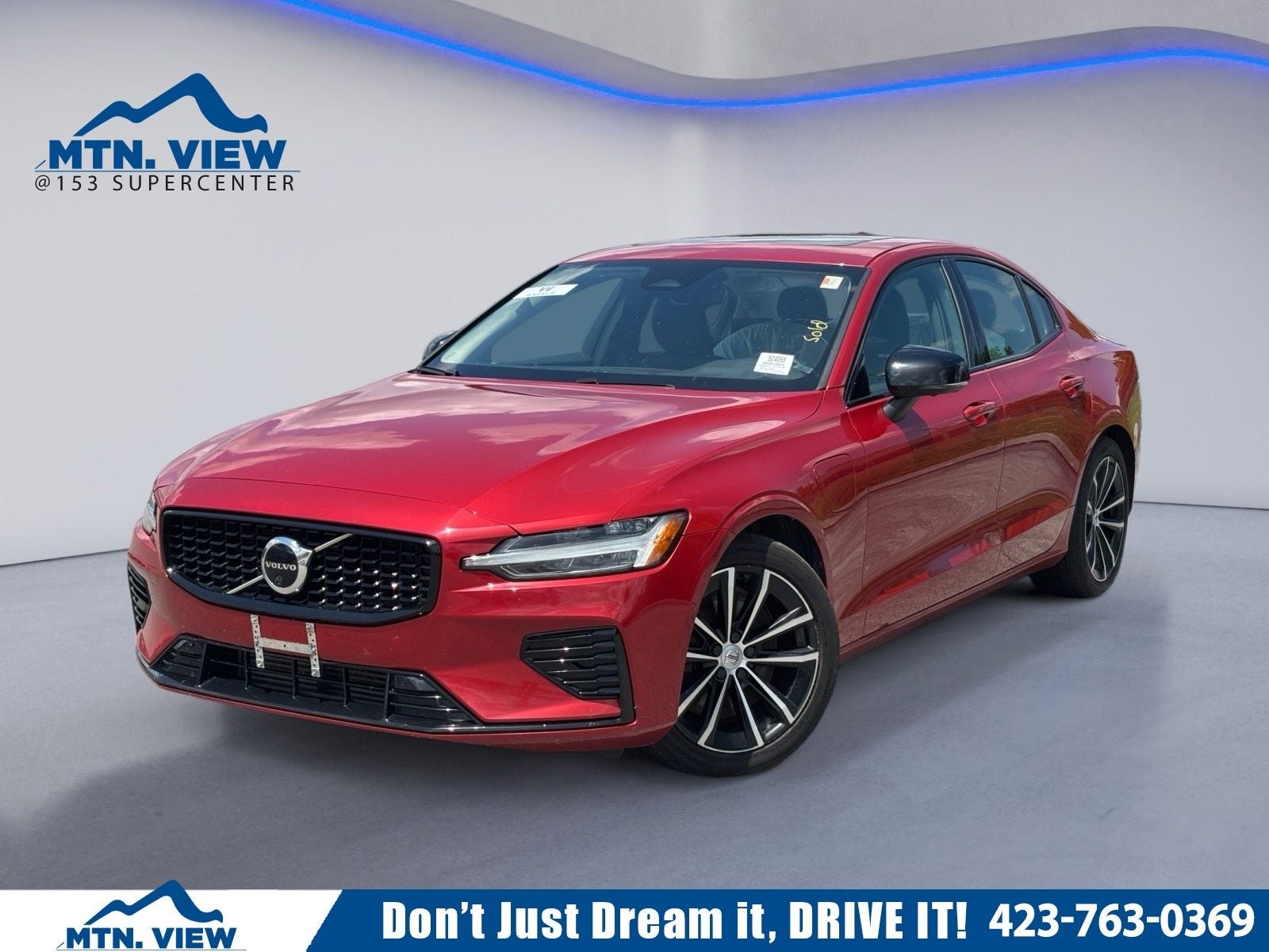 2023 Volvo S60 Recharge Plug-In Hybrid T8 Plus Dark Theme