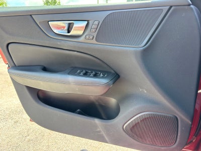 2023 Volvo S60 Recharge Plug-In Hybrid T8 Plus Dark Theme