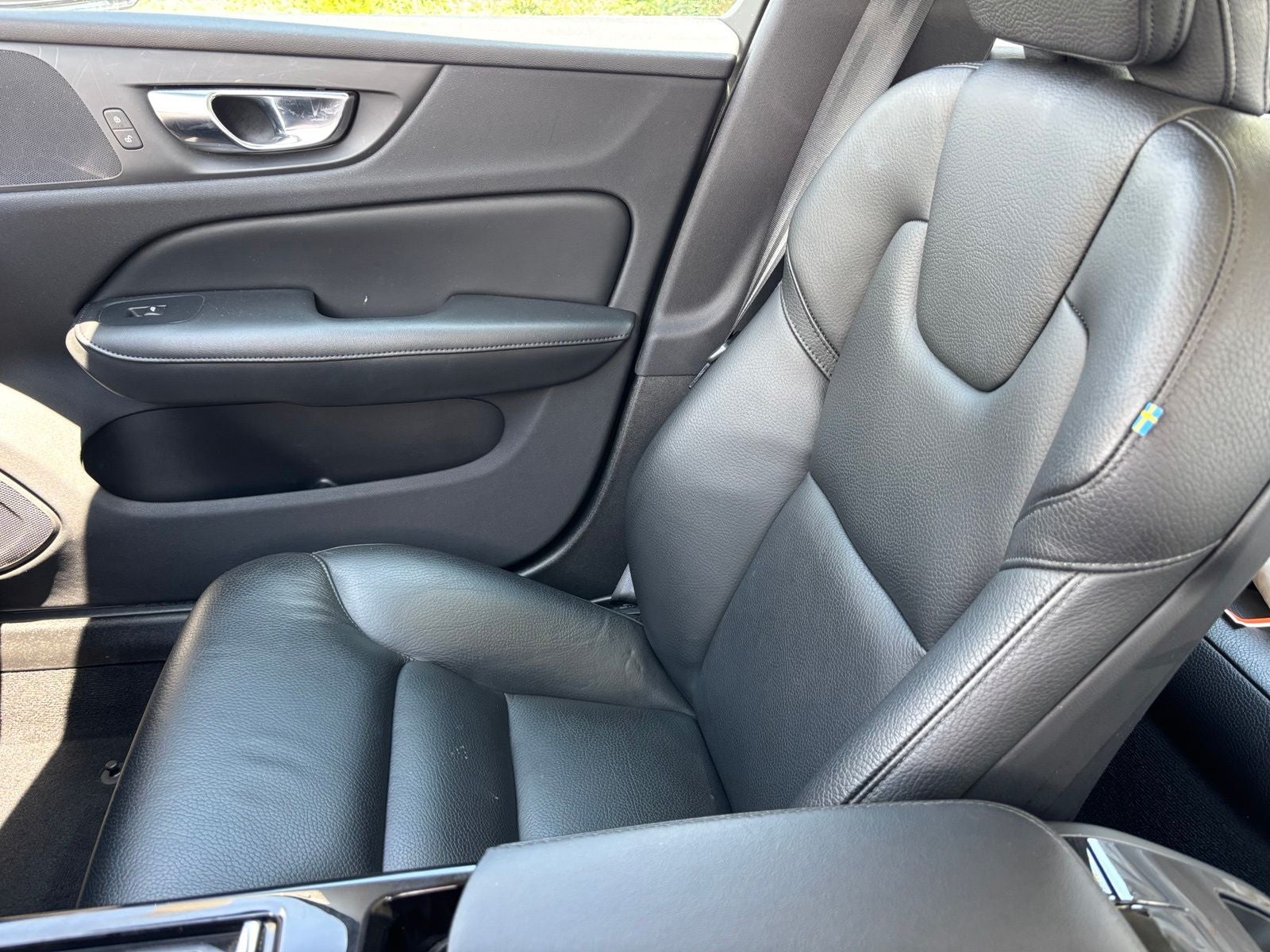2023 Volvo S60 Recharge Plug-In Hybrid T8 Plus Dark Theme