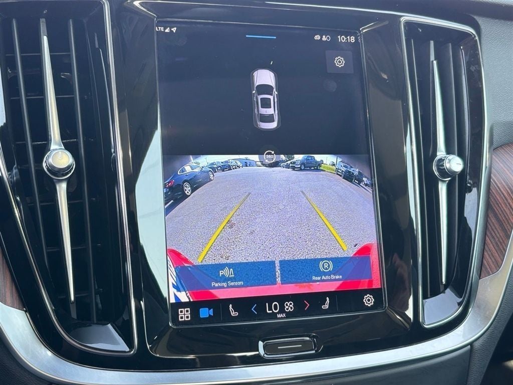 2023 Volvo S60 Recharge Plug-In Hybrid T8 Plus Dark Theme