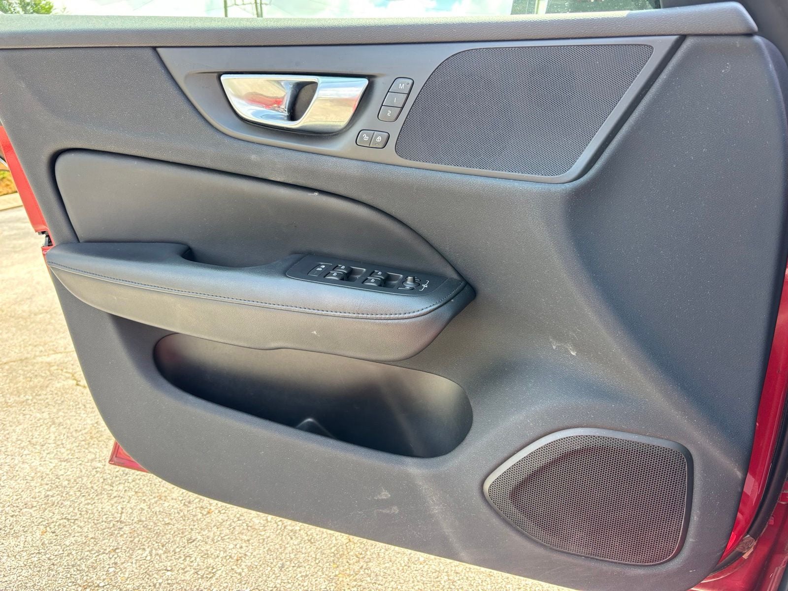 2023 Volvo S60 Recharge Plug-In Hybrid T8 Plus Dark Theme