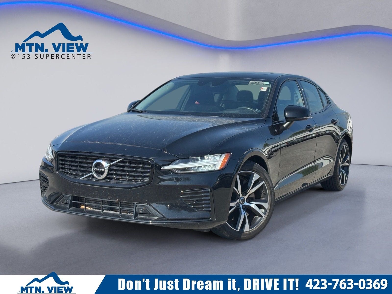 2022 Volvo S60 Recharge Plug-In Hybrid T8 R-Design Expression