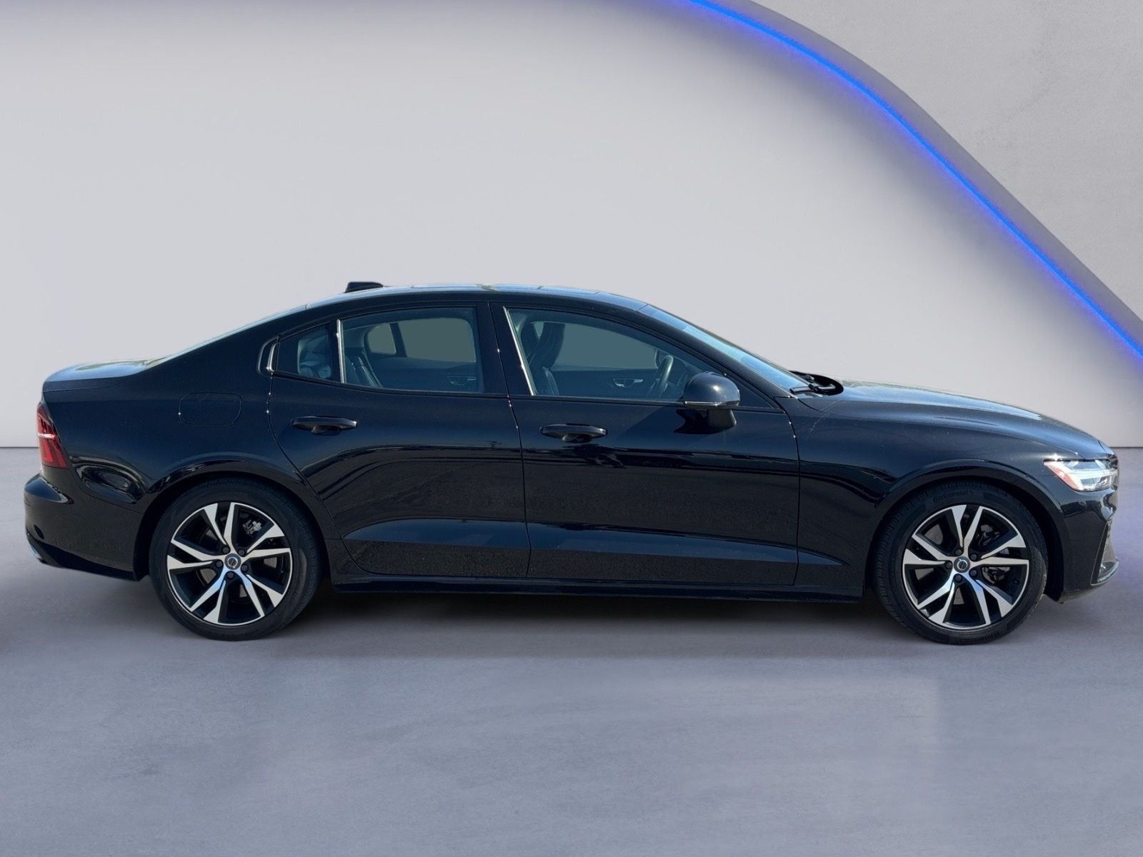 2022 Volvo S60 Recharge Plug-In Hybrid T8 R-Design Expression
