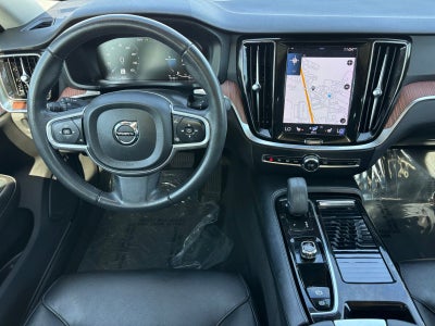 2022 Volvo S60 Recharge Plug-In Hybrid T8 R-Design Expression