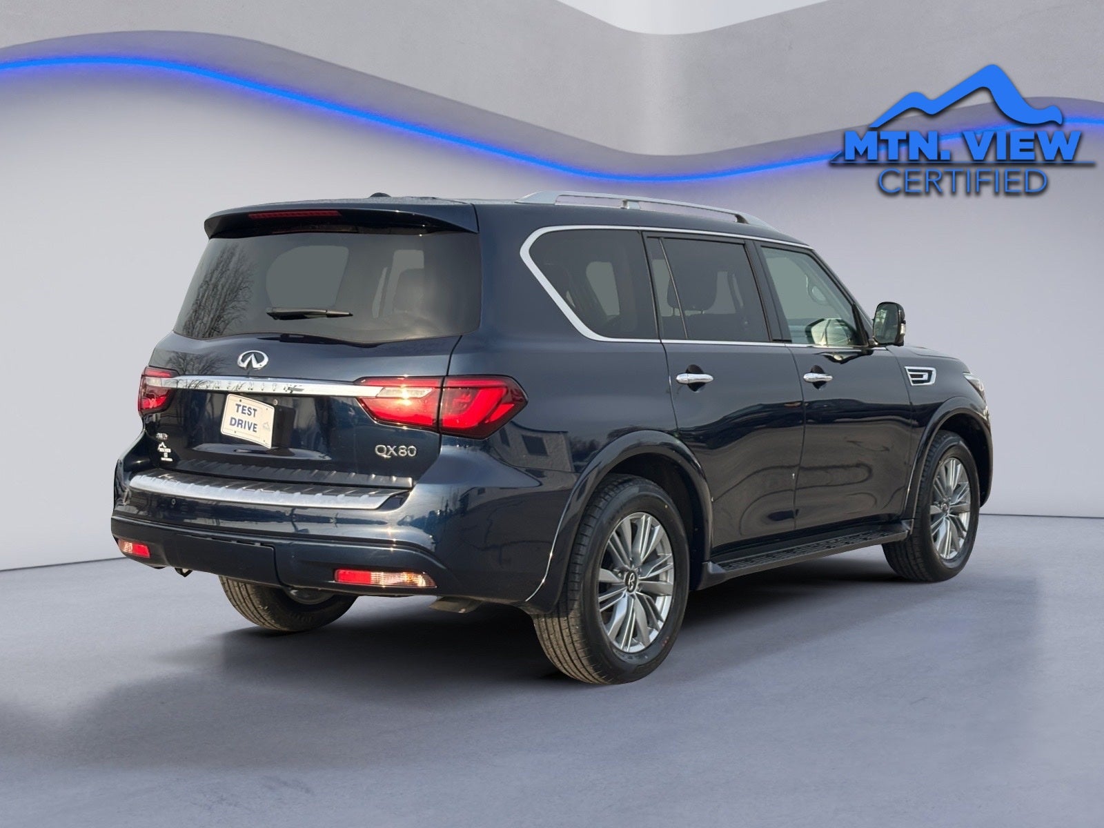 2024 INFINITI QX80 LUXE
