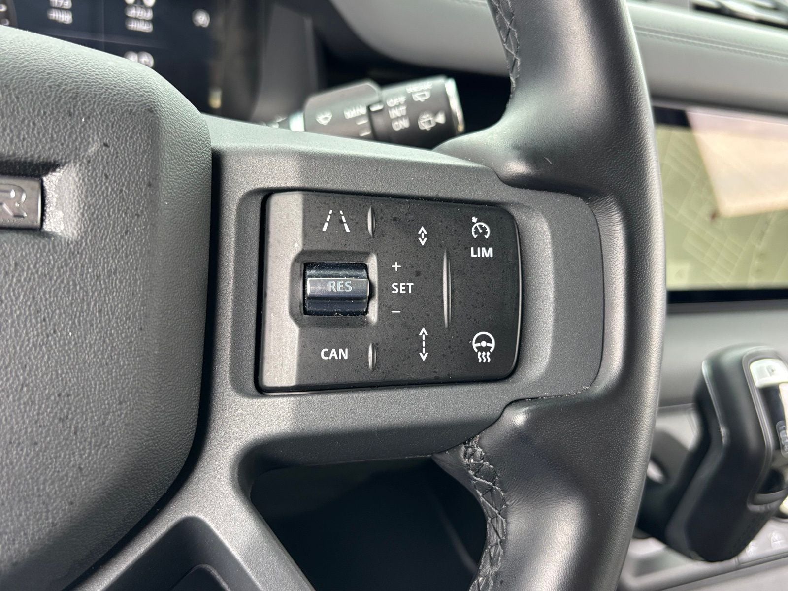 2024 Land Rover Defender 110 X-Dynamic SE