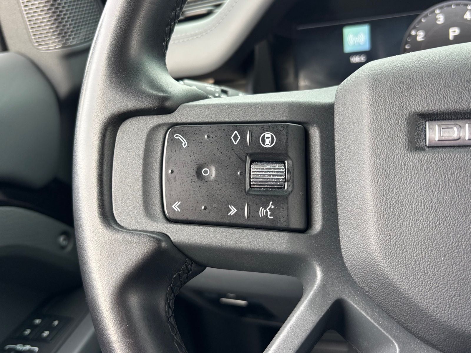 2024 Land Rover Defender 110 X-Dynamic SE