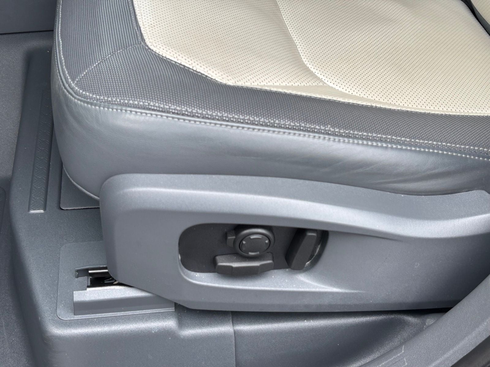 2024 Land Rover Defender 110 X-Dynamic SE