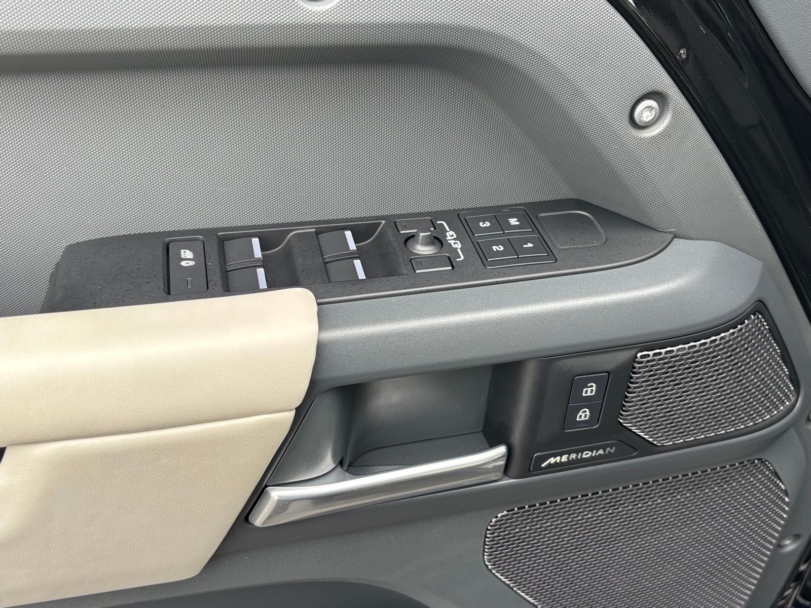 2024 Land Rover Defender 110 X-Dynamic SE