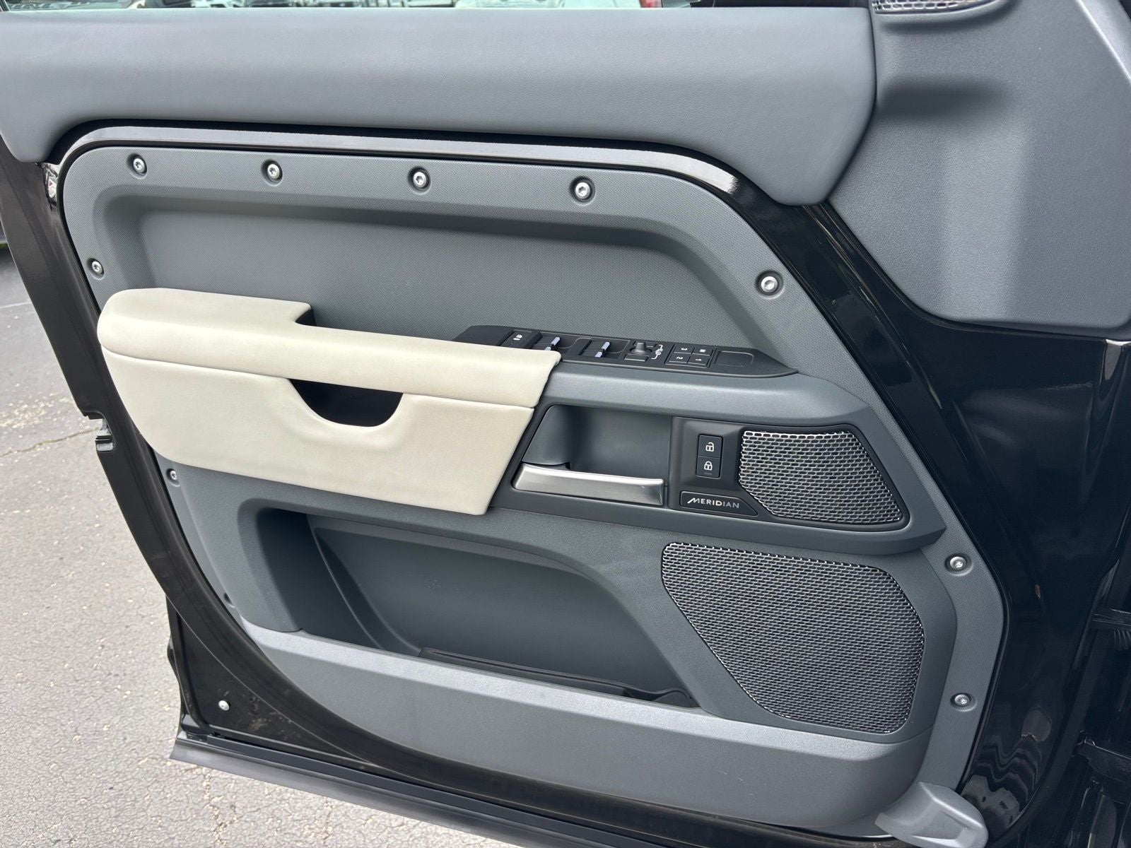 2024 Land Rover Defender 110 X-Dynamic SE