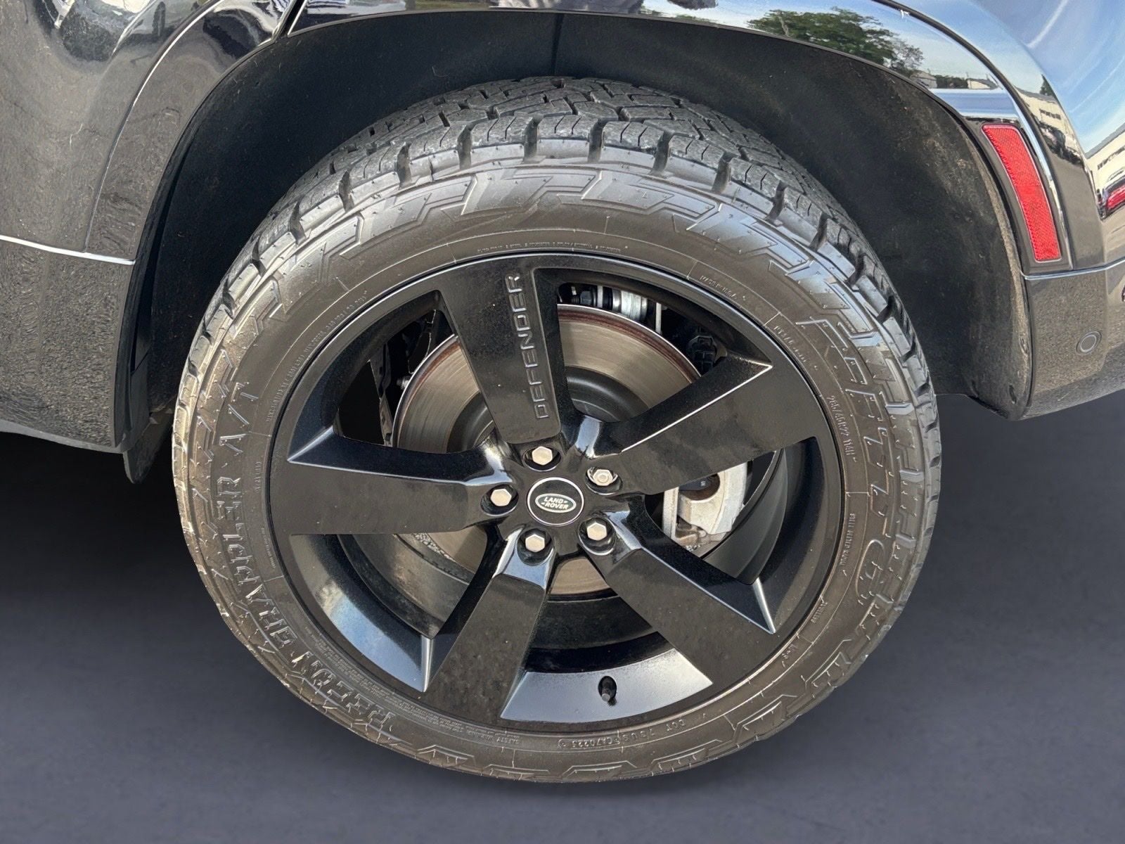 2024 Land Rover Defender 110 X-Dynamic SE