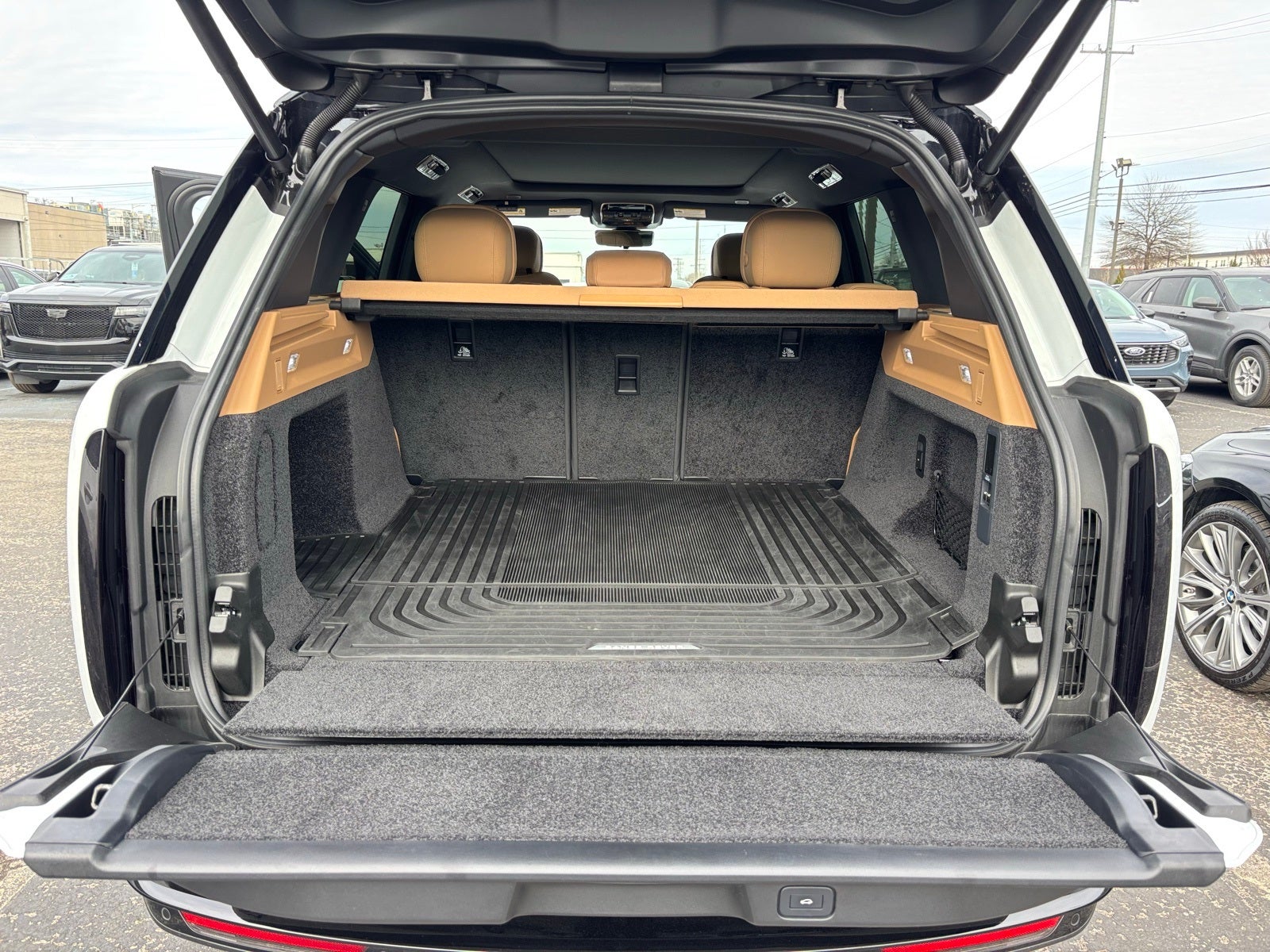 2025 Land Rover Range Rover SE