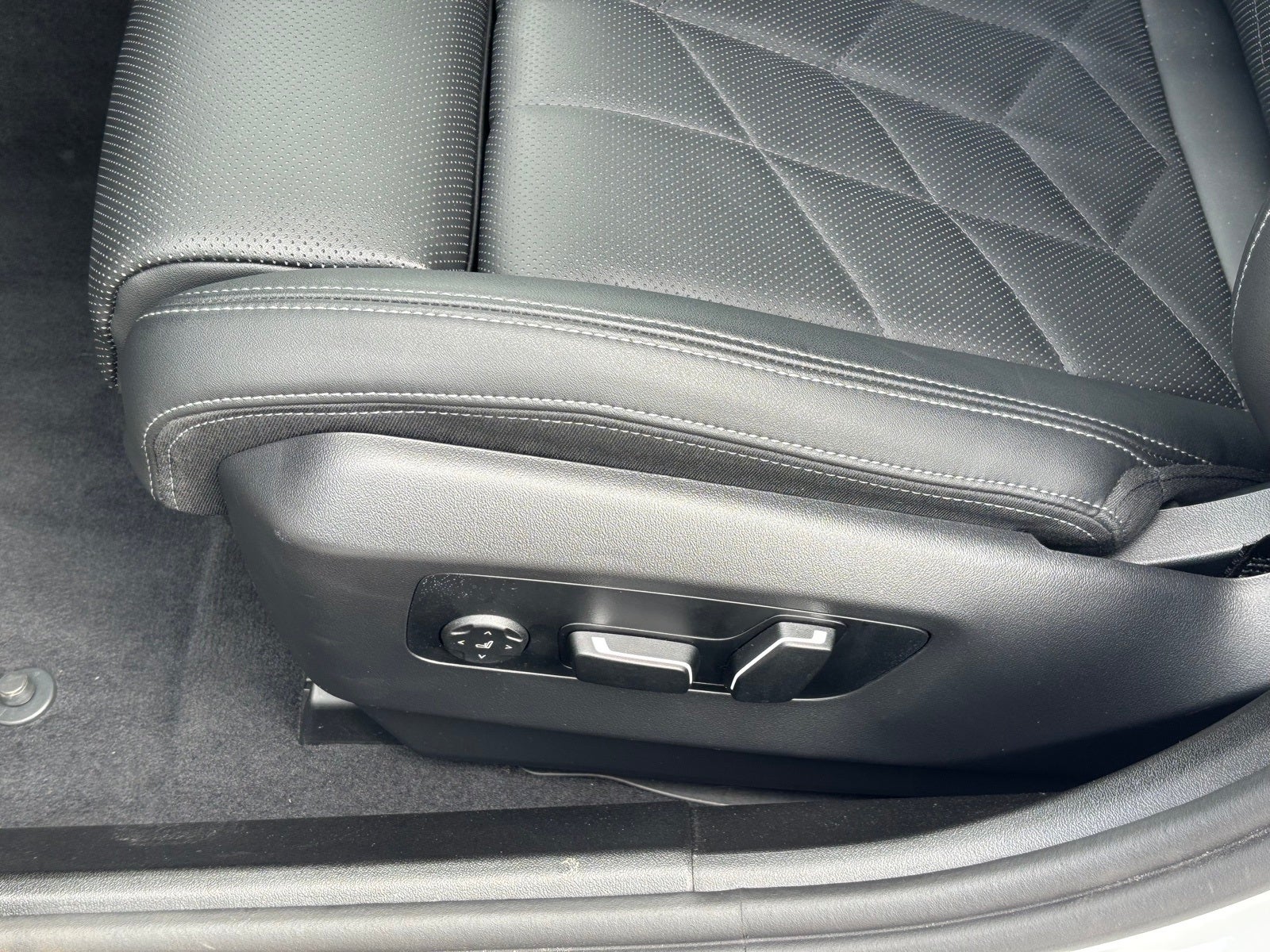 2025 BMW 5 Series 530i xDrive