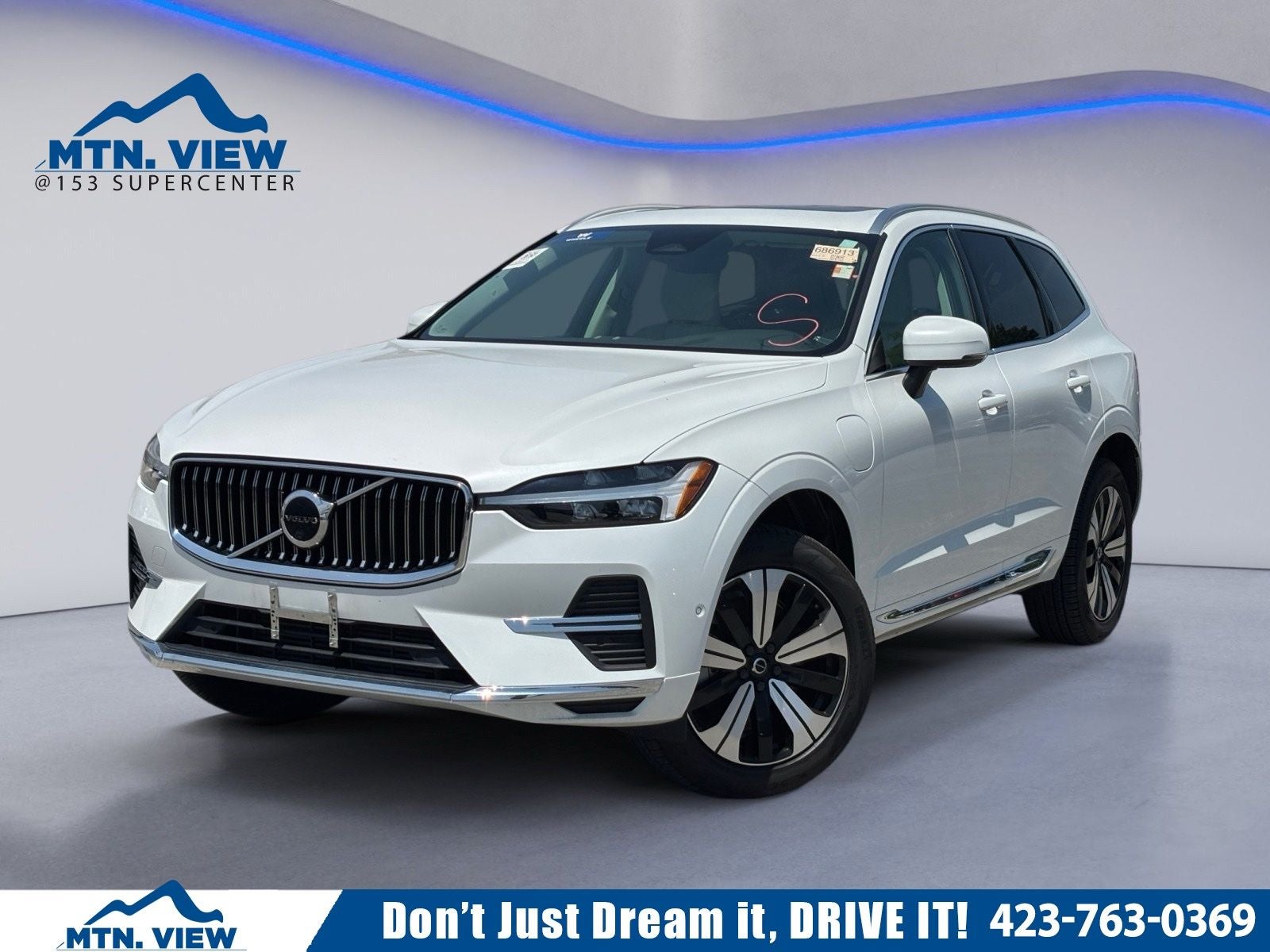 2023 Volvo XC60 Recharge Plug-In Hybrid T8 Plus Bright Theme