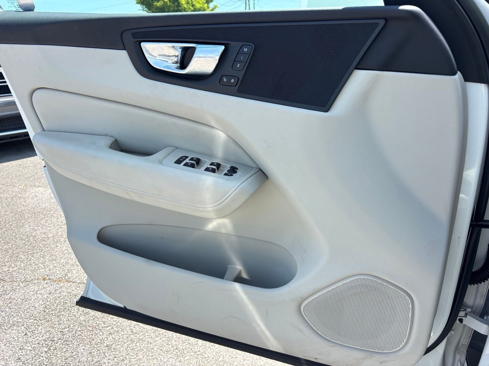 2023 Volvo XC60 Recharge Plug-In Hybrid T8 Plus Bright Theme