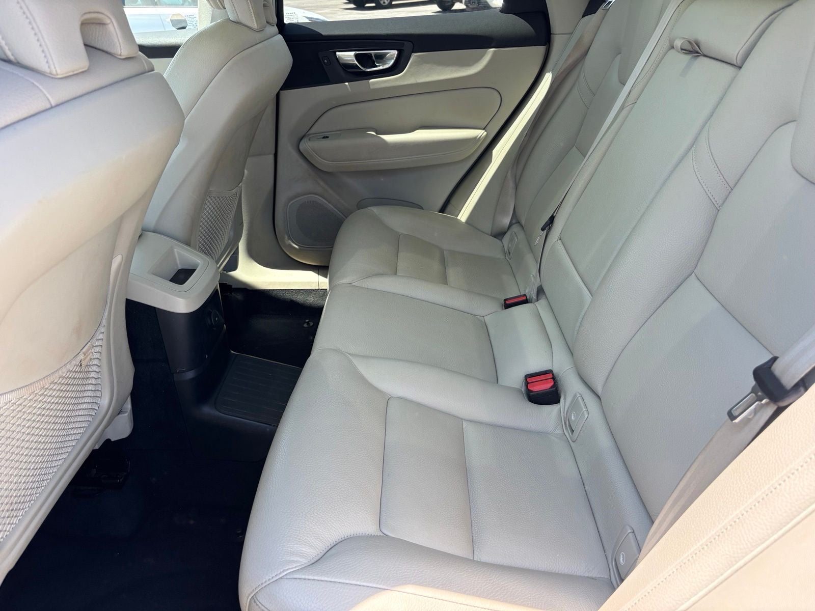 2023 Volvo XC60 Recharge Plug-In Hybrid T8 Plus Bright Theme