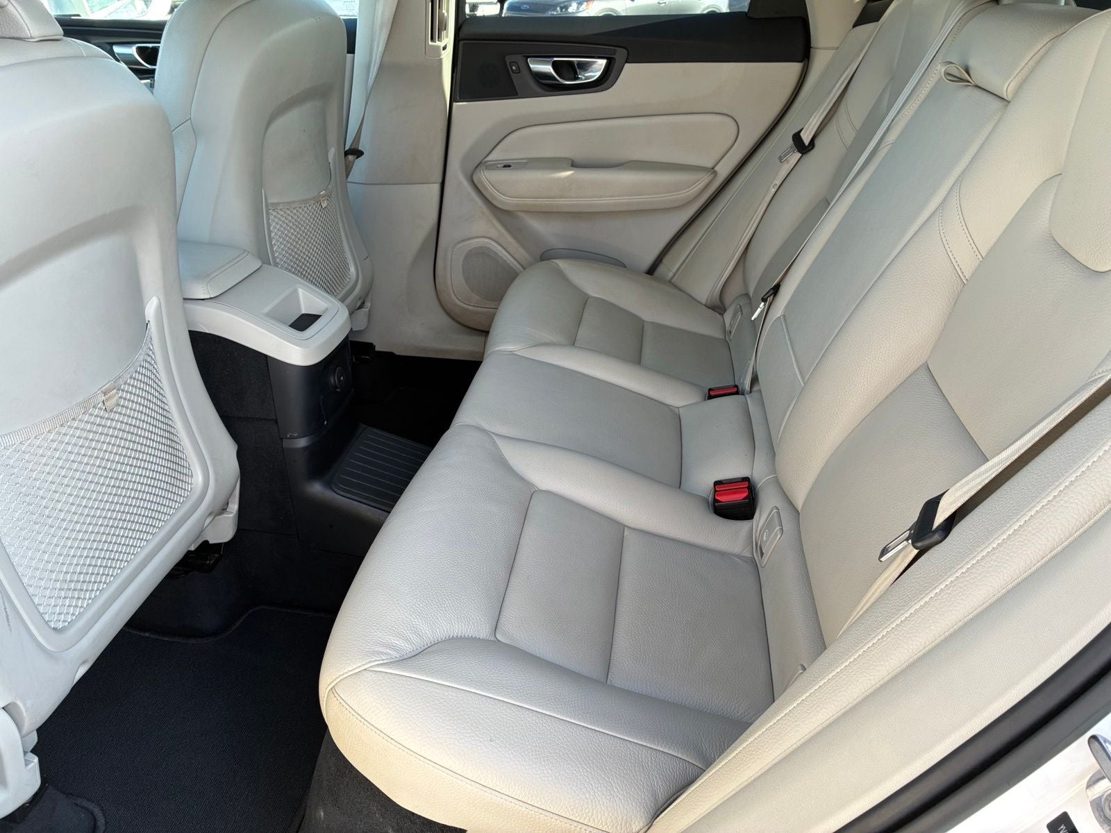 2023 Volvo XC60 Recharge Plug-In Hybrid T8 Plus Bright Theme