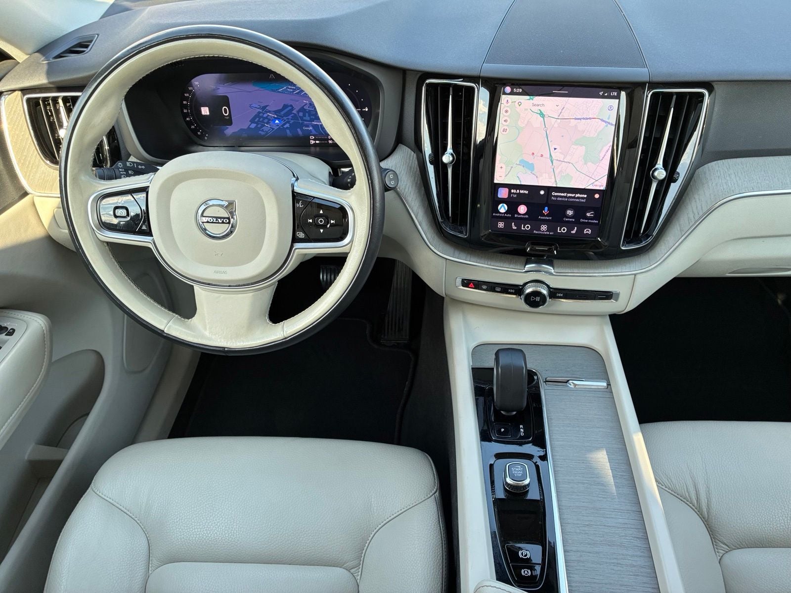 2023 Volvo XC60 Recharge Plug-In Hybrid T8 Plus Bright Theme
