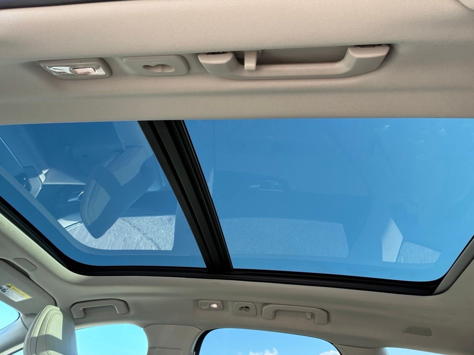 2023 Volvo XC60 Recharge Plug-In Hybrid T8 Plus Bright Theme